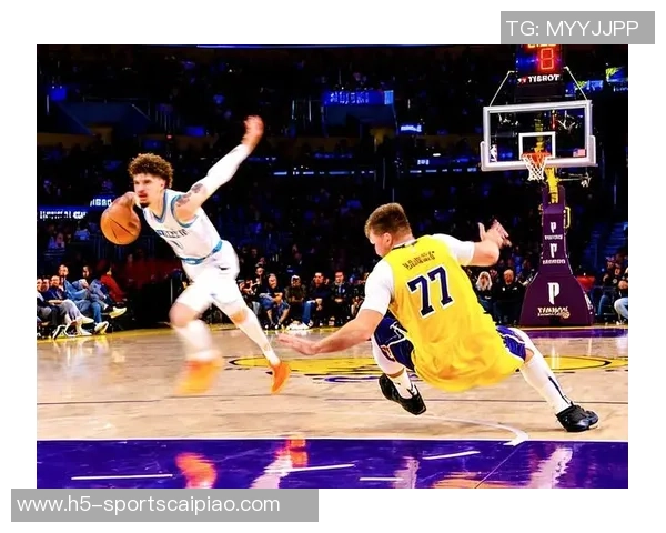 拉梅洛鲍尔表现低迷15投仅中1球仅得2分7助攻三分球全失令人失望